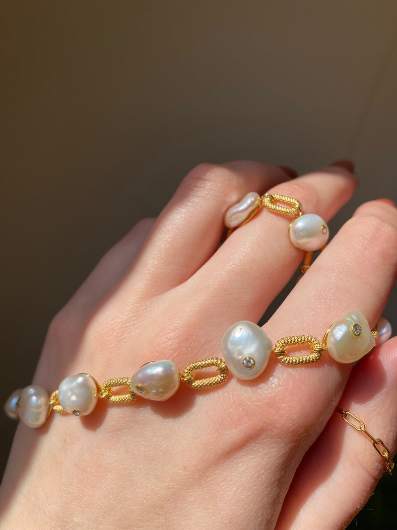Chunky Textured Links with organic Pearls Bracelet
